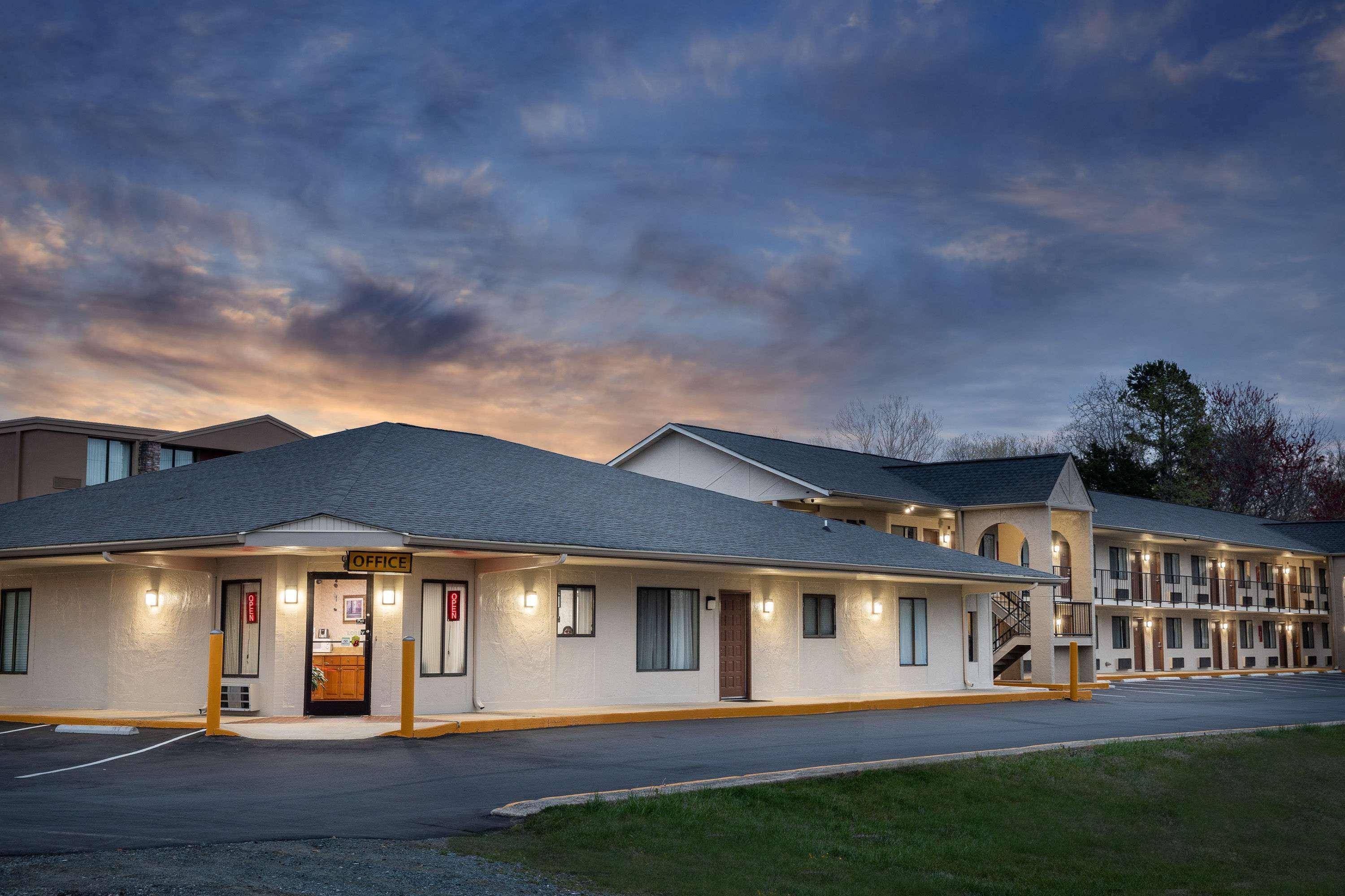 Super 8 By Wyndham Burlington Nc Motel Exterior foto